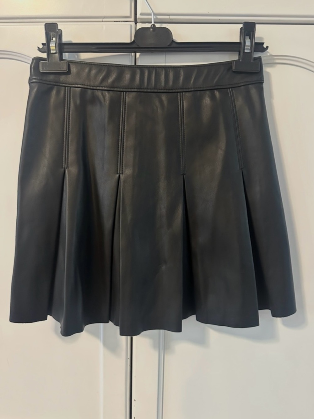 Hollister Black Ultra High-Rise Faux Leather Skirt Pleats, Side Zipper Small